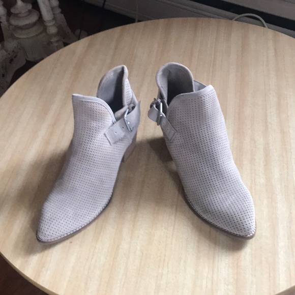 Dolce Vita suede booties. Never worn. Size 9 1/2 - Picture 1 of 6